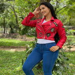 Chaqueta en cuero textil con parche